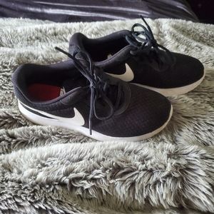 NIKE Black Crosstrainer Runners Size 8